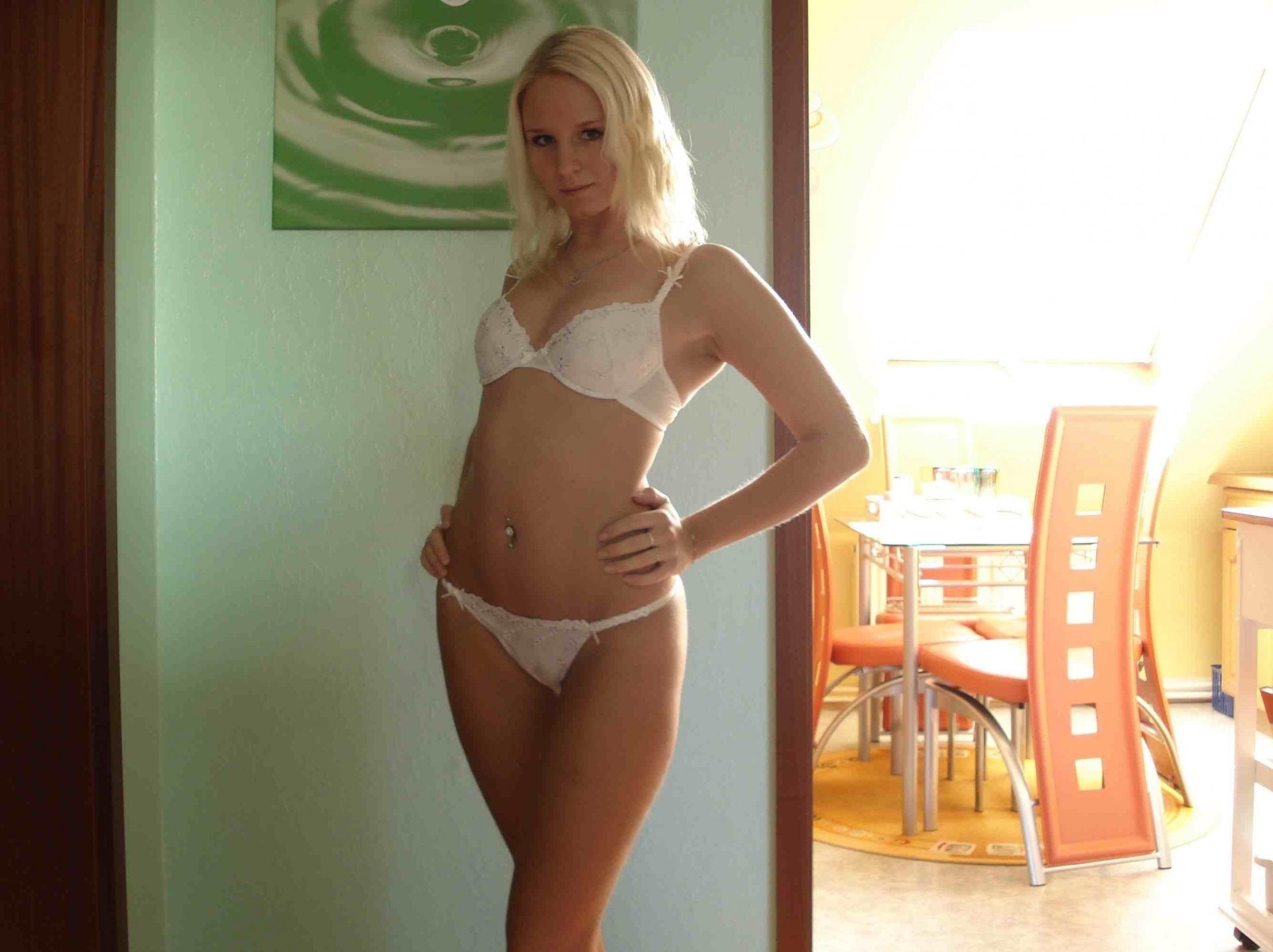 Gepierct-fickrig-Ehefrau aus Wien,Österreich